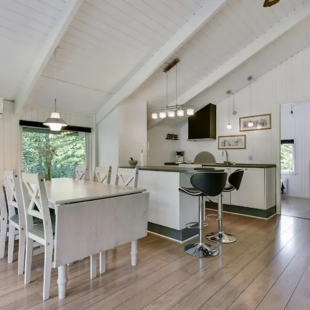 Сasa de vacaciones Yngve - 56-5km From The Sea By Interhome
